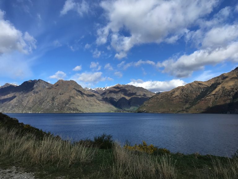 Lake and Mountains next to Queenstown 2